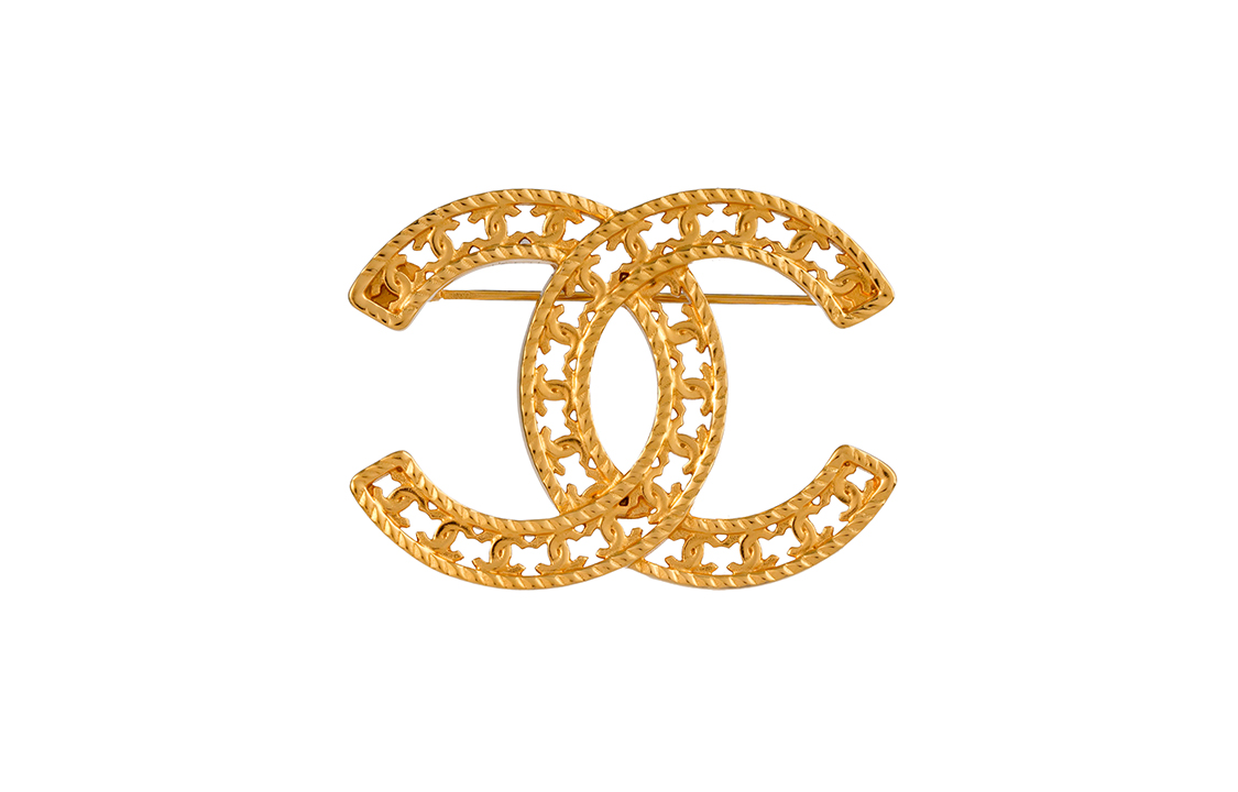 CHANEL Classic Double C Logo Hollow Brooch Gold. AB8131-B07887-NH491