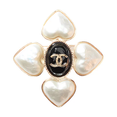 CHANEL Classic Double C Logo Vintage Heart Pearl Brooch Gold/Black. AB7517-B07266-NG293