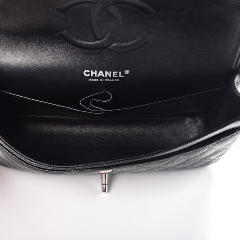Lookbook Chanel Classic Double Flap Quilted Caviar Medium Hitam Silver-tone