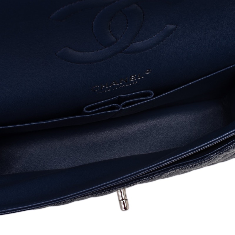 Lookbook Chanel Klasik Ganda Lipat Quilted Caviar Medium Biru Laut Silver-tone