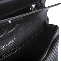Lookbook Chanel Clásico Doble Solapa Acolchado Chevron Mediano Negro