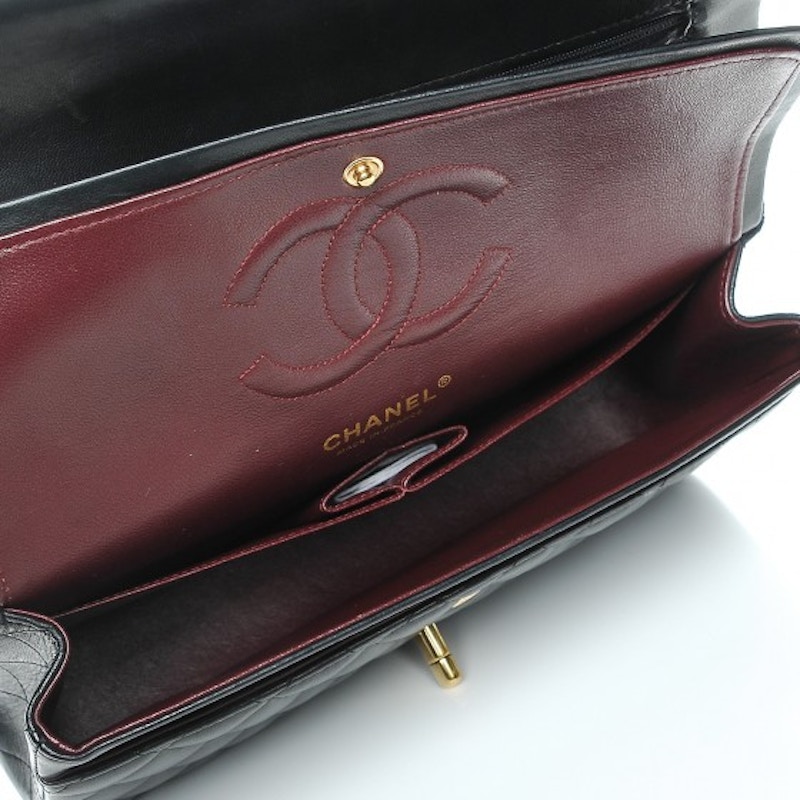 Lookbook 샤넬 클래식 미듐 블랙 퀼팅 플랩백
