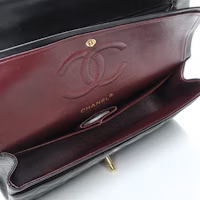 Lookbook Chanel Classic Double Flap Piel de Cordero Negra Mediana Dorada Acolchada