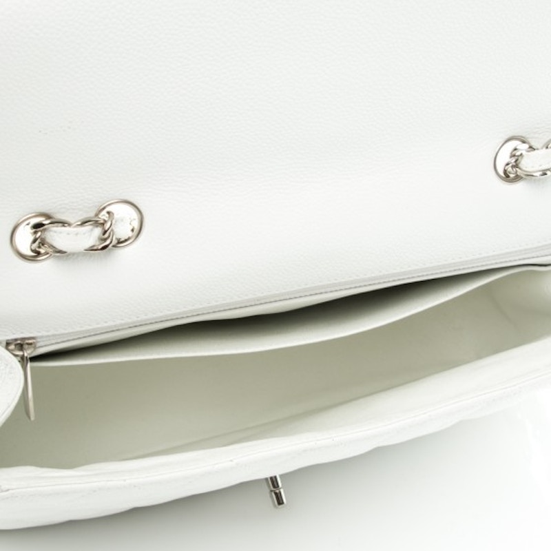 Lookbook Chanel Klasik Single Flap Berlapik Jumbo Putih