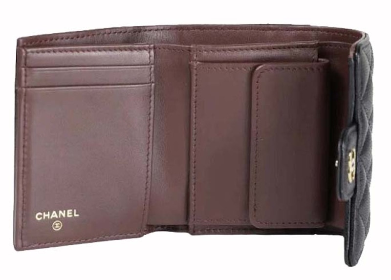 Lookbook Dompet Lipat Tiga Klasik Chanel Kecil Hitam (AP0229)