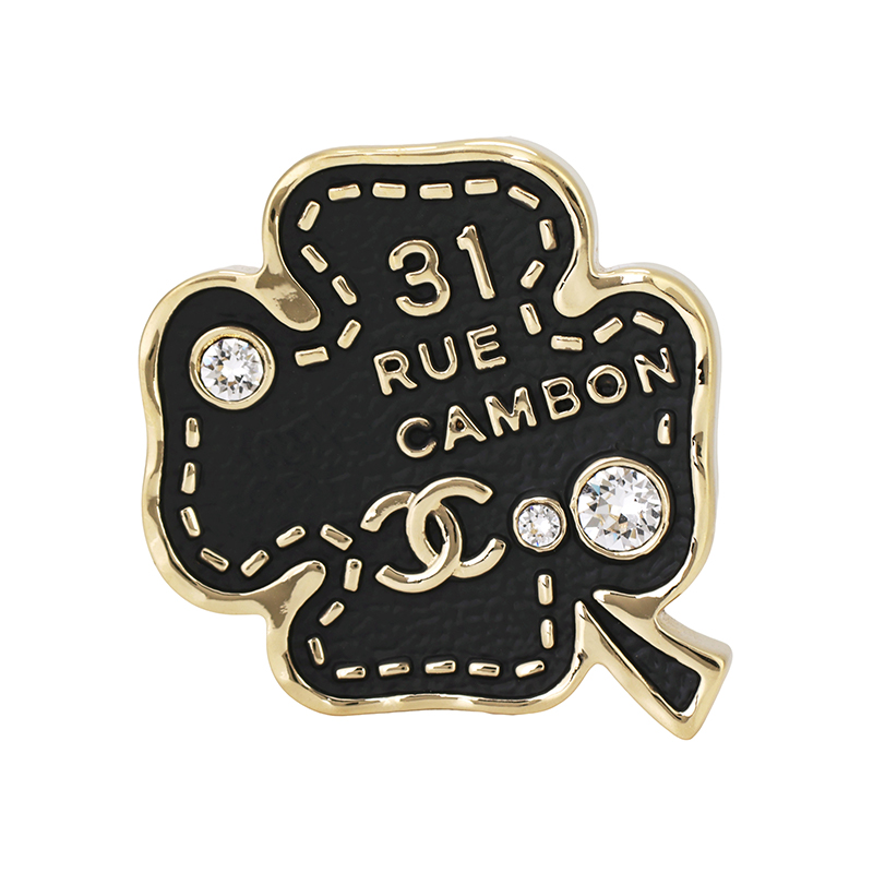 CHANEL Clover Brooch with Logo - Unisex Black. ABA782-B10896-NN919