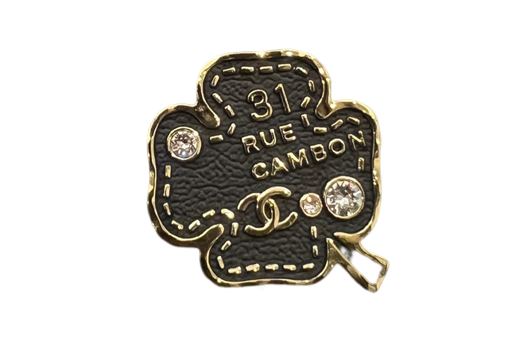 CHANEL Clover Brooch with Logo - Unisex Black. ABA782-B10896-NN919 圖 2