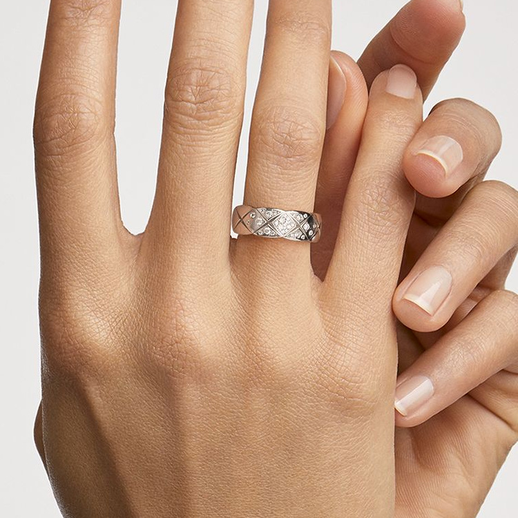 Details for シャネル ココクラッシュ キルティング ワイドリング 18Kホワイトゴールド ユニセックス シルバー。 J10865