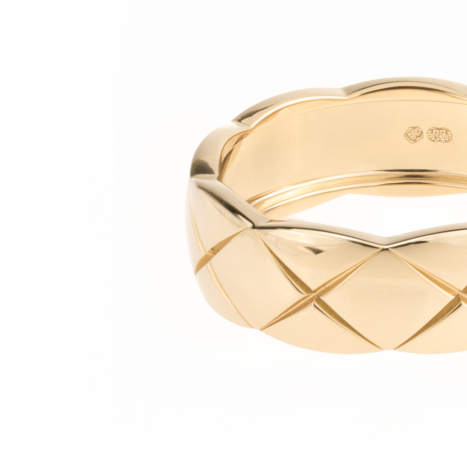 Lookbook CHANEL CoCo Crush Wide Band Ring Yellow 18k Gold Gold J10571