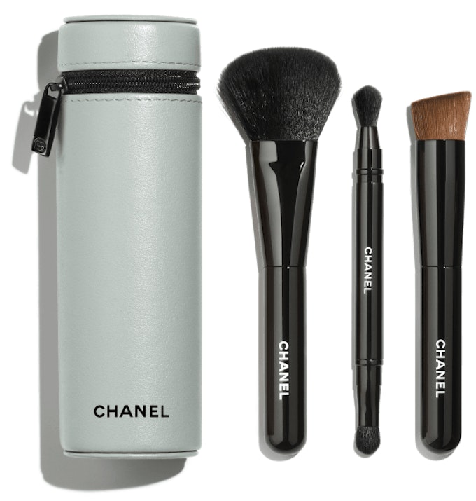 chanel-codes-couleur-limited-edition-collection-of-3-essential-brushes-131-cavalier-seul
