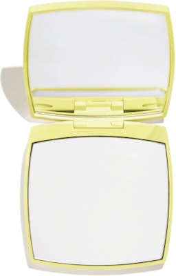 Chanel Espejo Duo Edición Limitada Codes Couleur 129 - OVNI Lookbook Chanel Espejo Duo Edición Limitada Codes Couleur 129 - OVNI