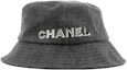 Lookbook Sombrero de Cubo de Algodón CHANEL con Logo - Unisex. AA8088-B0786994305