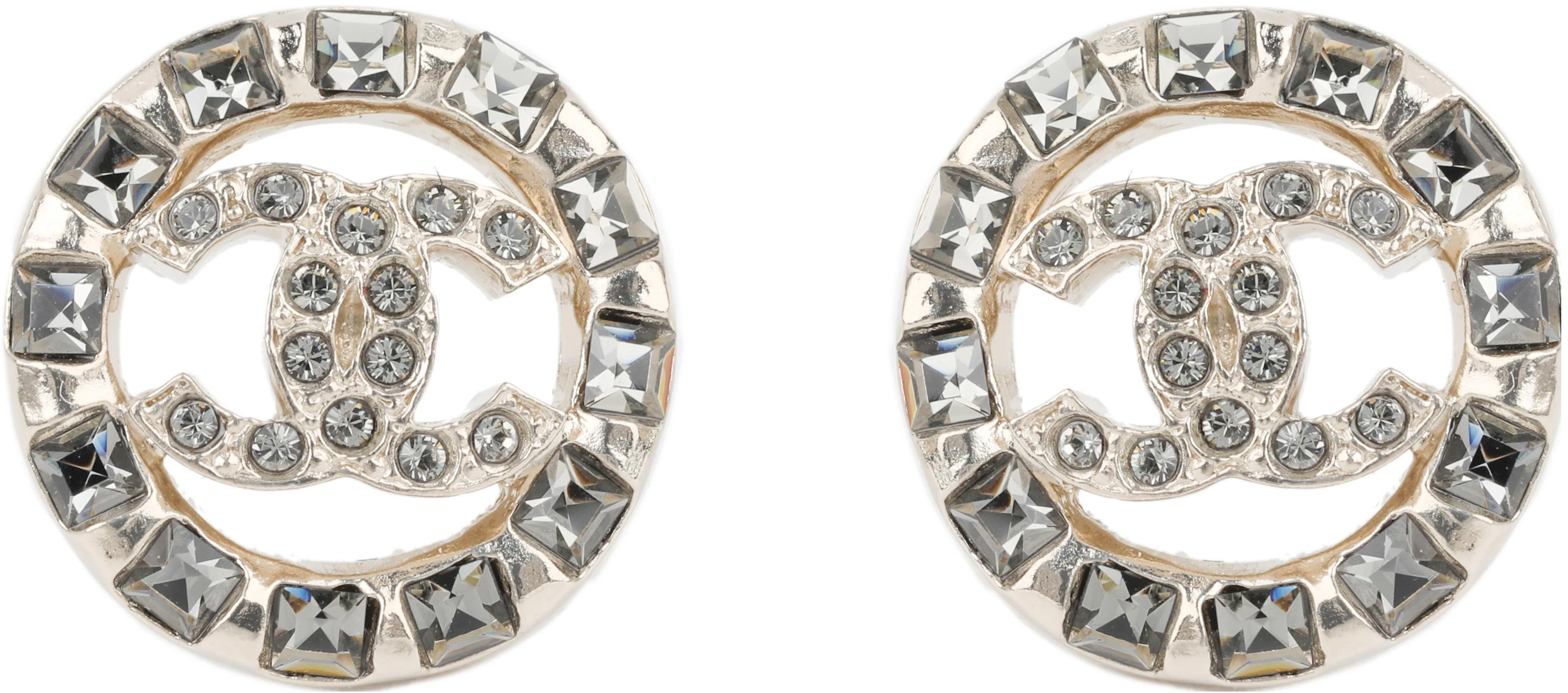 chanel-crystal-double-c-logo-gold-metal-earrings-ab8151b07866nh458