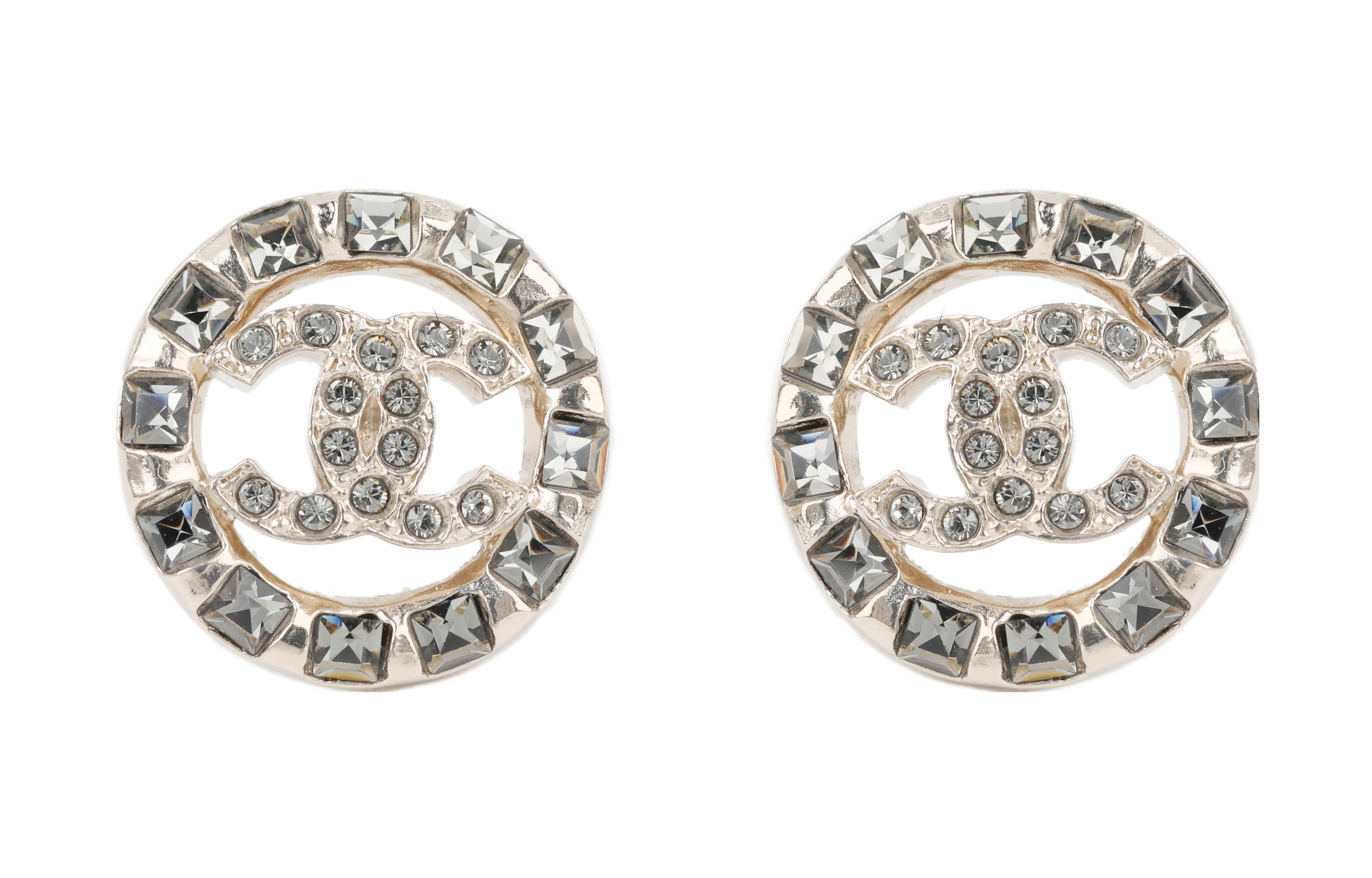 Order Anting Chanel Crystal Double C Logo Emas Metalik. ab8151b07866nh458