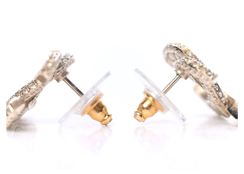 Lookbook Anting Chanel Kristal CC Abadi Emas Muda