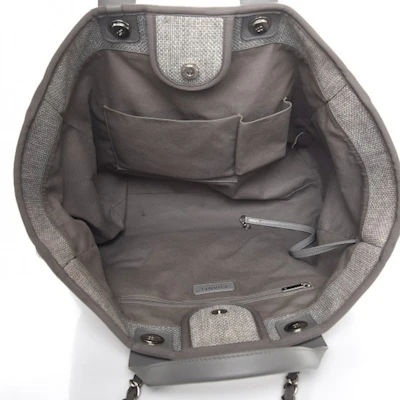 Tas Chanel Deauville Besar Abu-abu Lookbook Tas Chanel Deauville Besar Abu-abu