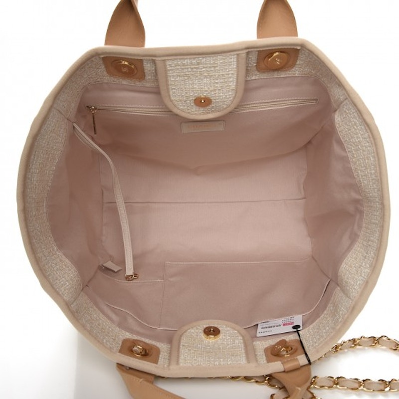 Lookbook Chanel Deauville Tote Besar Beige Terang
