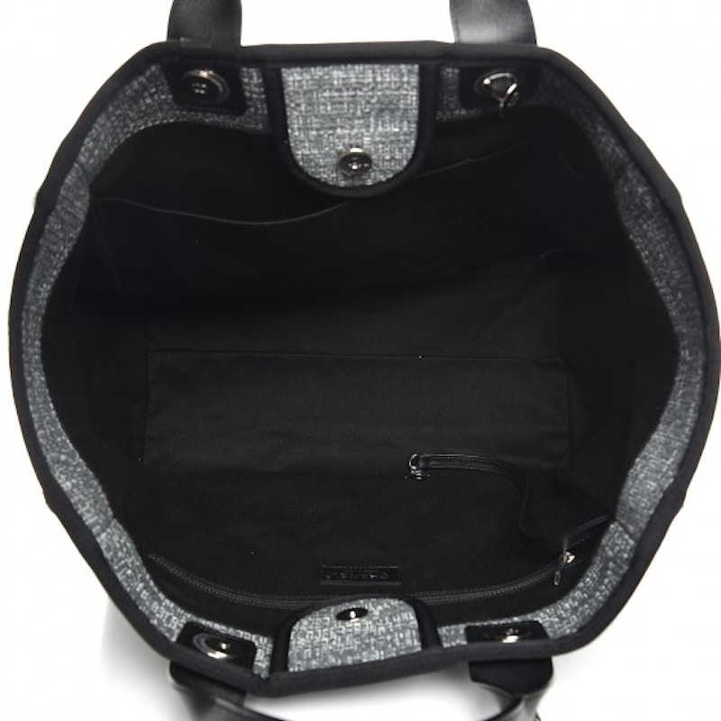 Lookbook Bolso Chanel Deauville Plateado Grande Color Carbón