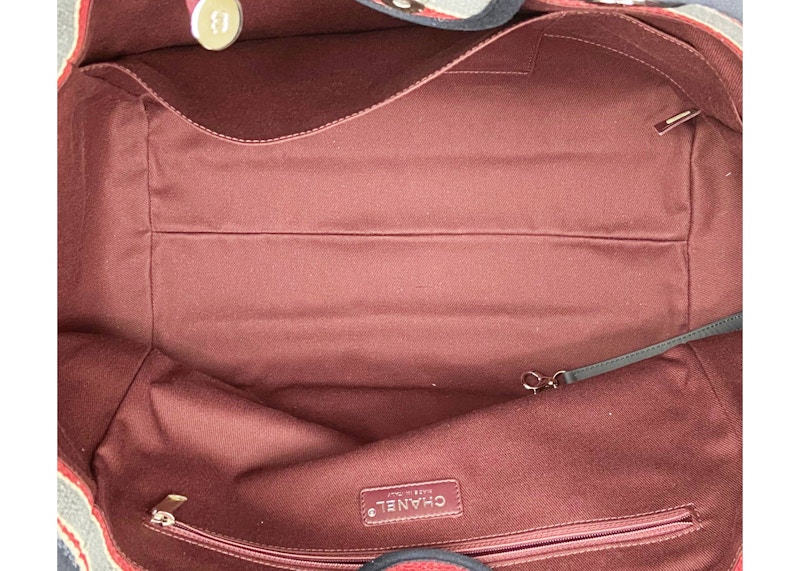 Lookbook Chanel Deauville Tote Berjalur Beige