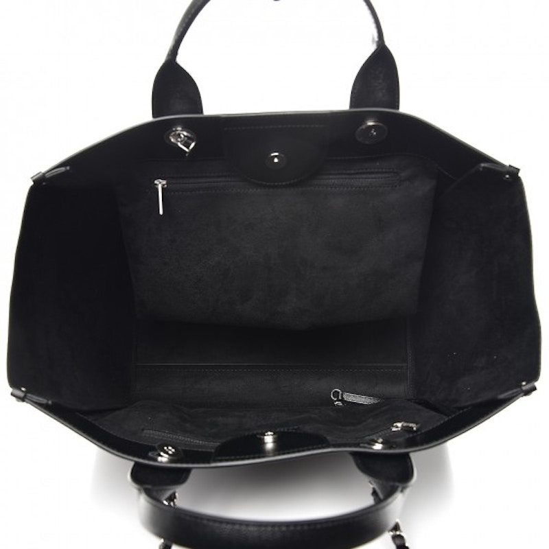 Lookbook Tote Chanel Deauville Studded Medium Hitam