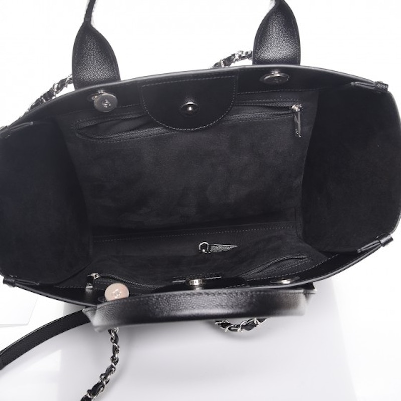 Lookbook Chanel Deauville Tote Kecil Hitam Bertabur Stud