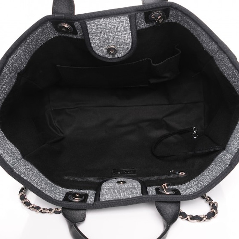 Lookbook Chanel Deauville Tote Anyaman Besar Arang Hitam