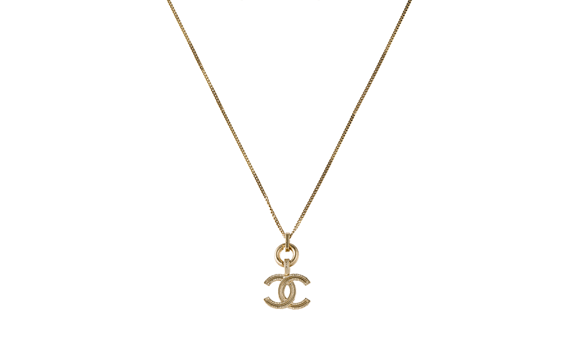 Lookbook CHANEL Double C Embossed Classic Gold Metal Necklace Unisex AB5997B05288NB905