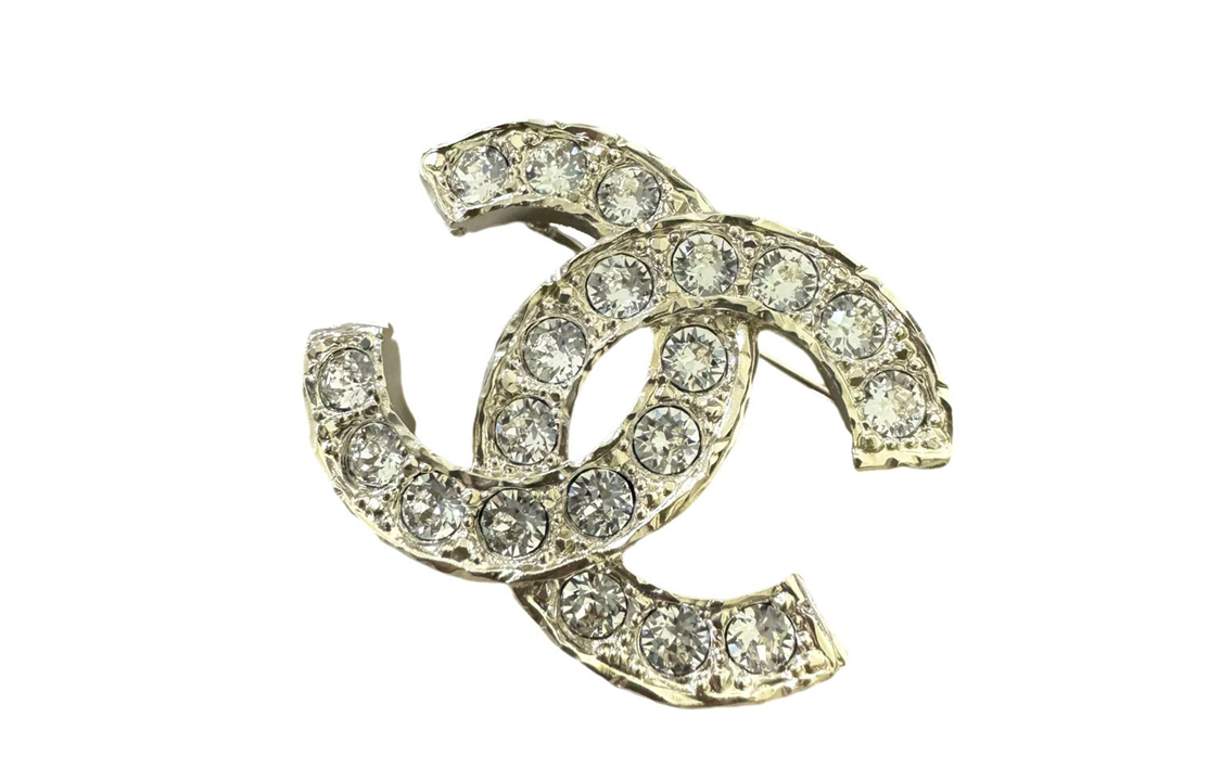 CHANEL Double C Gold Brooch Unisex Couple Design Accessory Elegant Style AB6507B06082ND083 圖 4