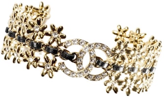 CHANEL Double C Logo Metal Lambskin Rhinestone Bracelet Unisex Gold. ABB332-B13558-NQ115 CHANEL Double C Logo Metal Lambskin Rhinestone Bracelet Unisex Gold. ABB332-B13558-NQ115