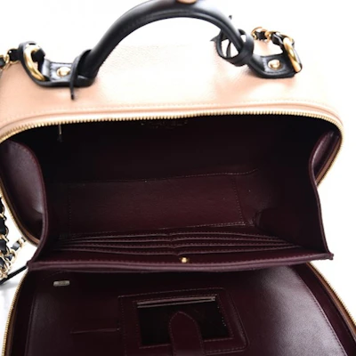 Chanel Filigree Vanity Case Diamante Acolchado CC Grande Beige/Negro Lookbook Chanel Filigree Vanity Case Diamante Acolchado CC Grande Beige/Negro