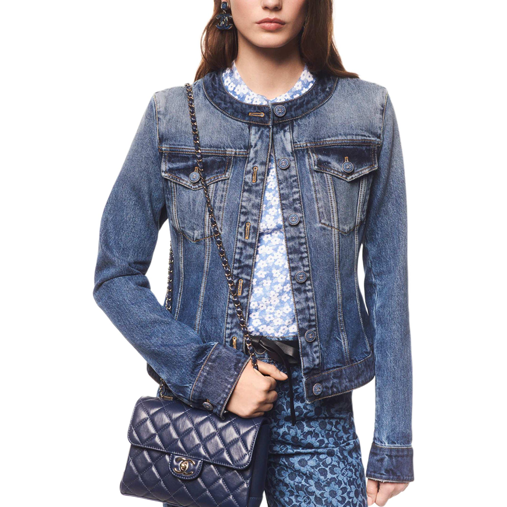 Lookbook CHANEL FW24 水洗牛仔藍色襯衫式外套 P78108-V70196-NZU91