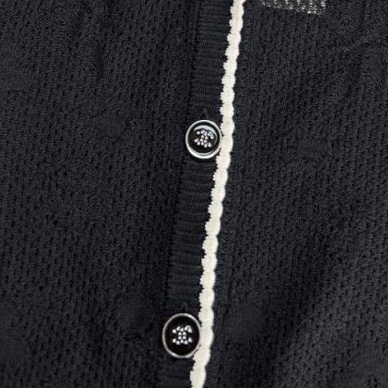 Sizing CHANEL FW24 Kardigan Rajut Hitam Lengan 3/4 Sweater. P77861-K11237-NZR68