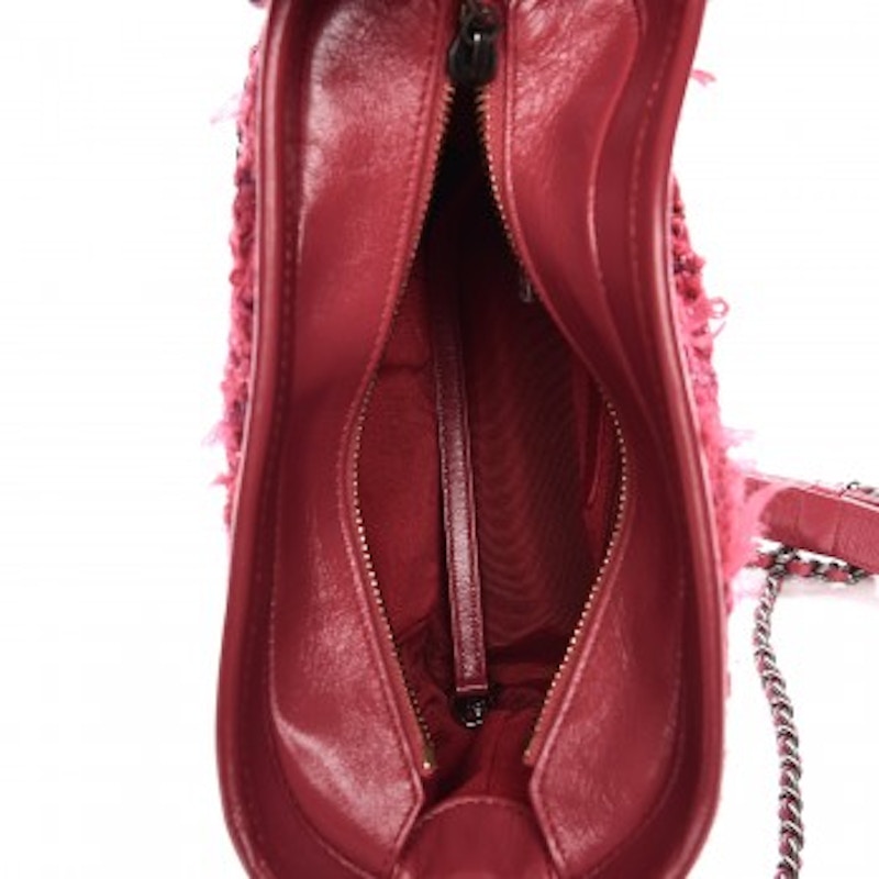 Lookbook Bolso Chanel Gabrielle Hobo Pequeño Rosa con Costuras en Diamante.