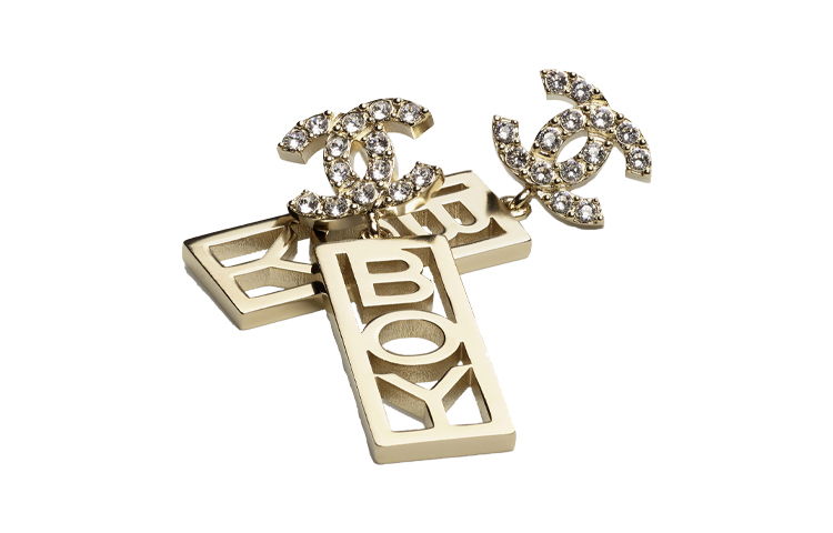 CHANEL Gold BOY Engraved Pendant Earrings with Rhinestones. AB8118-B07828-NH337 圖 3