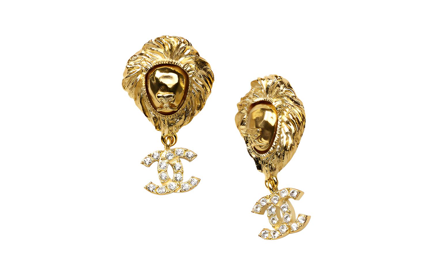 CHANEL Gold Lion Head Pendant Earrings with Rhinestones AB7823-B07910-NH492