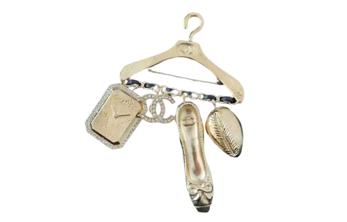 CHANEL Gold Metal Hanger-Shaped Brooch Unisex Couple Design. ABB104-B13476-NP958
