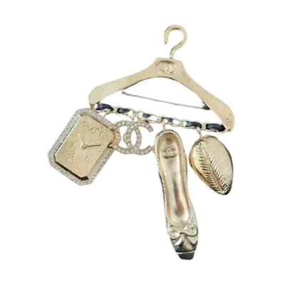 CHANEL Gold Metal Hanger-Shaped Brooch Unisex Couple Design. ABB104-B13476-NP958