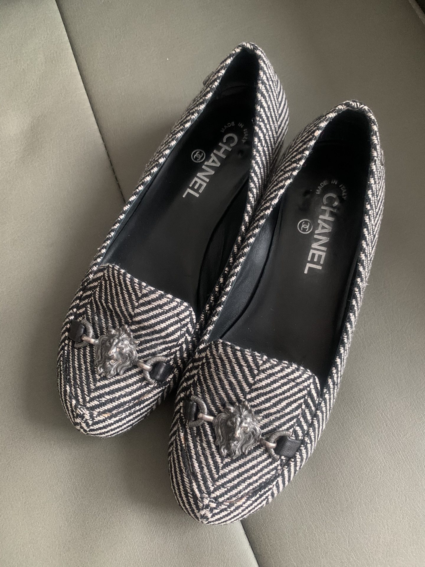 Chanel Gucci Ace Embroidered 'Silver Buckle Lion Head'