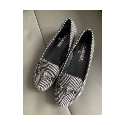 Chanel Gucci Ace Embroidered 'Silver Buckle Lion Head'