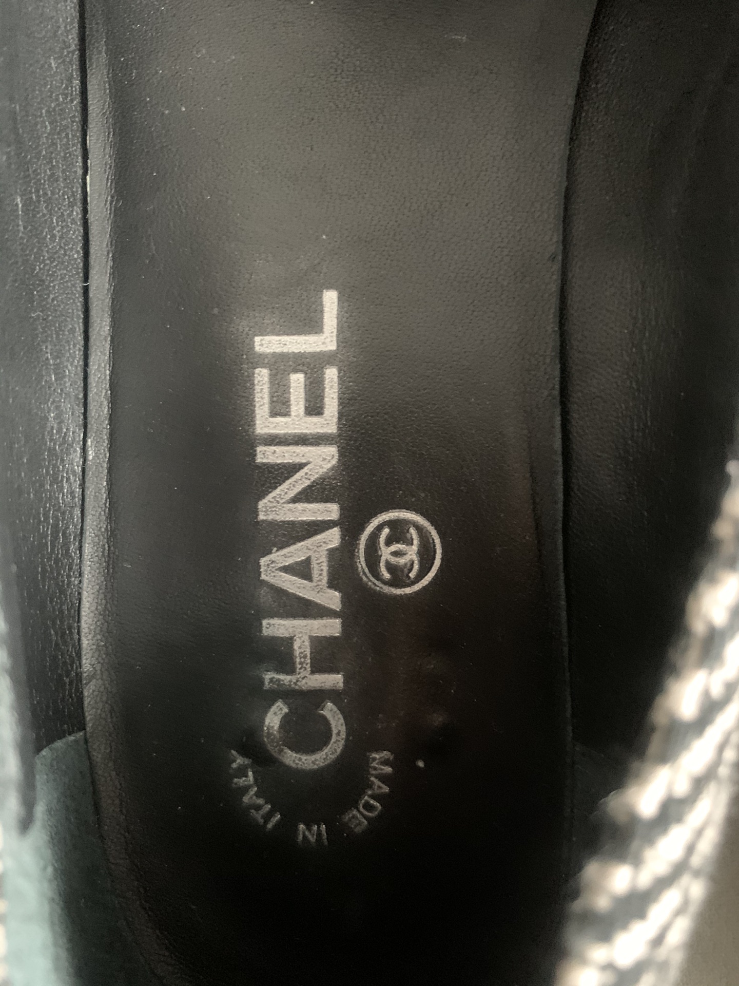 Chanel Gucci Ace Embroidered 'Silver Buckle Lion Head' 圖 2