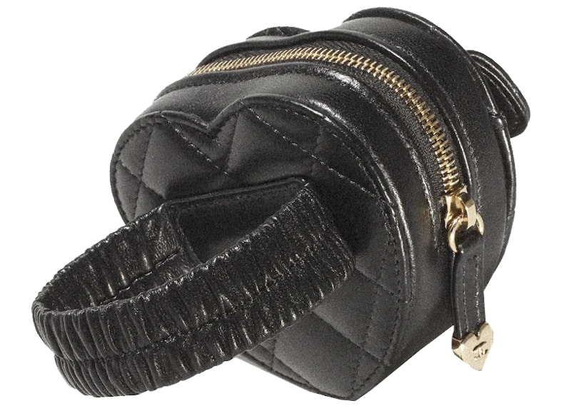 Order CHANEL 22S 黑色小羊皮心形鏈包