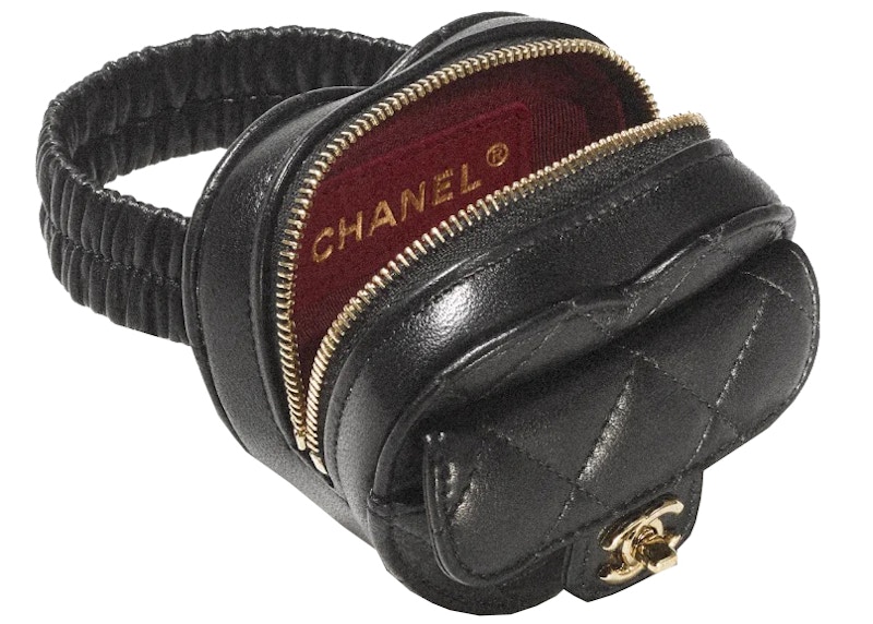 Lookbook CHANEL 22S 黑色小羊皮心形鏈包