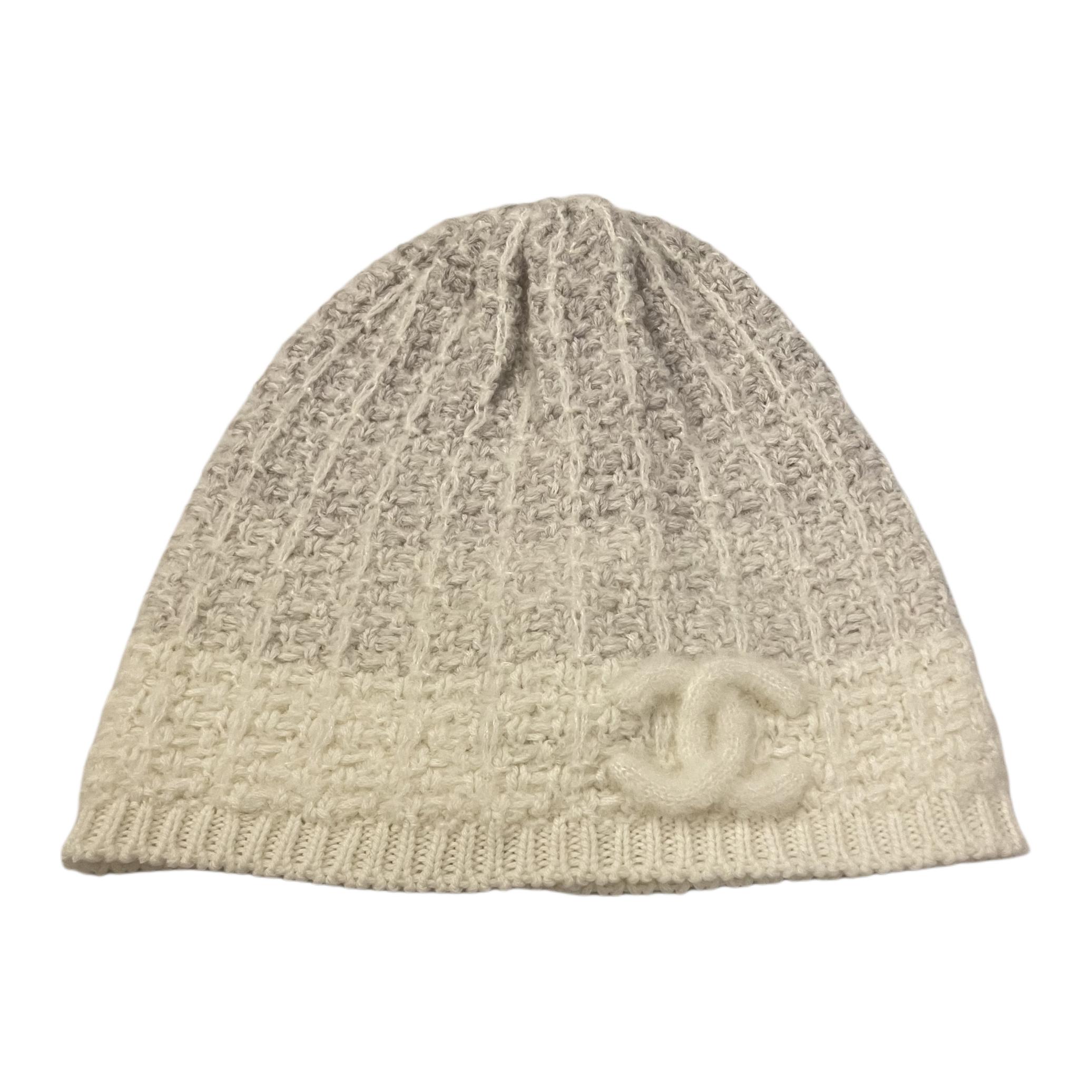 Shop Topi Rajut CHANEL Logo Desain Cashmere Silk Unisex Pasangan Abu-Abu. AAA151B16972NZ058