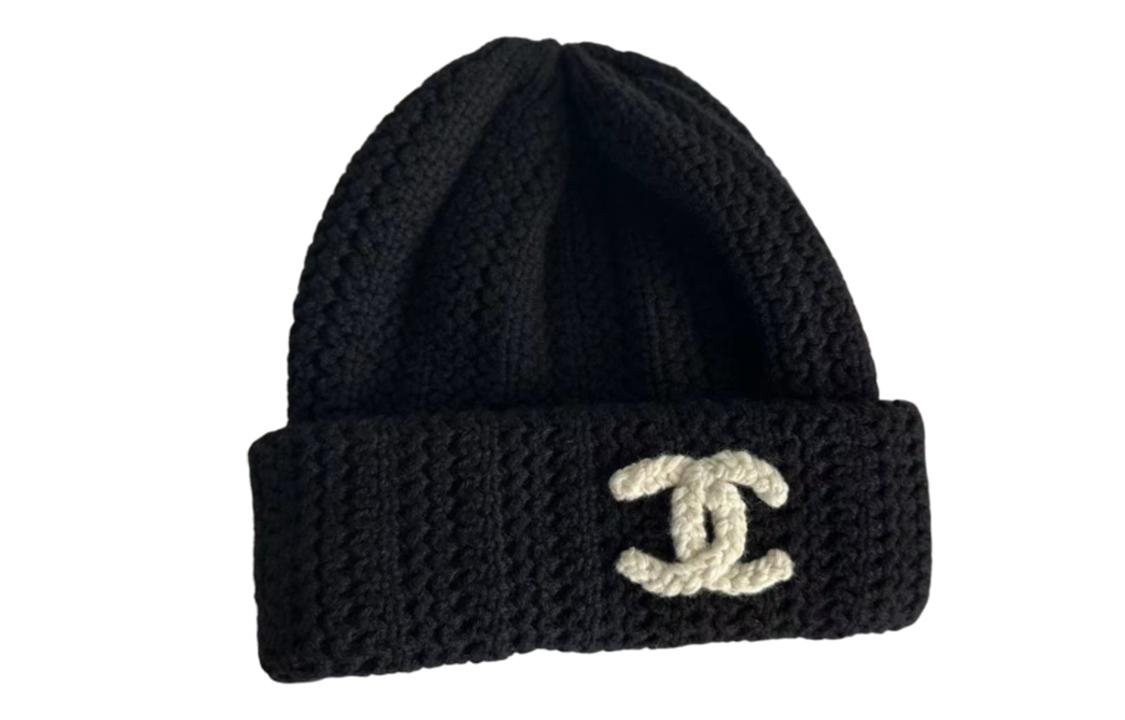Lookbook CHANEL Topi Rajut Logo Wool Unisex Hitam - Gaya Pasangan AA9341-B13722-94305