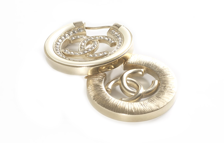 CHANEL Metallic Crystal & White Pearl Double C Round Earrings. AB6732-B06493-NE834 圖 3