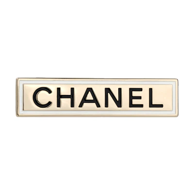 CHANEL Metallic Logo Horizontal Nameplate Brooch. AB6773-B06481-NE777