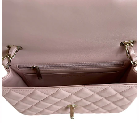 香奈儿迷你经典翻盖包粉红色(A69900) Lookbook 香奈儿迷你经典翻盖包粉红色(A69900)