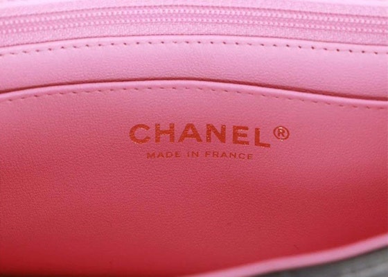 香奈儿迷你经典手柄翻盖包 黑/粉 (AS2431) Lookbook 香奈儿迷你经典手柄翻盖包 黑/粉 (AS2431)