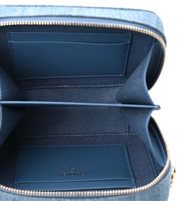 Chanel Pearl Crush Denim Camera Bag Blue (AP2463-B07306-NG353) Lookbook Chanel Pearl Crush Denim Camera Bag Blue (AP2463-B07306-NG353)