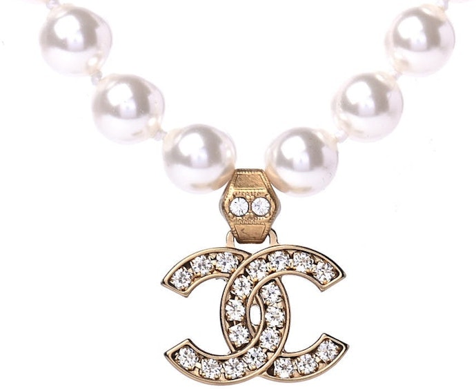 chanel-pearl-crystal-cc-short-necklace-18-gold